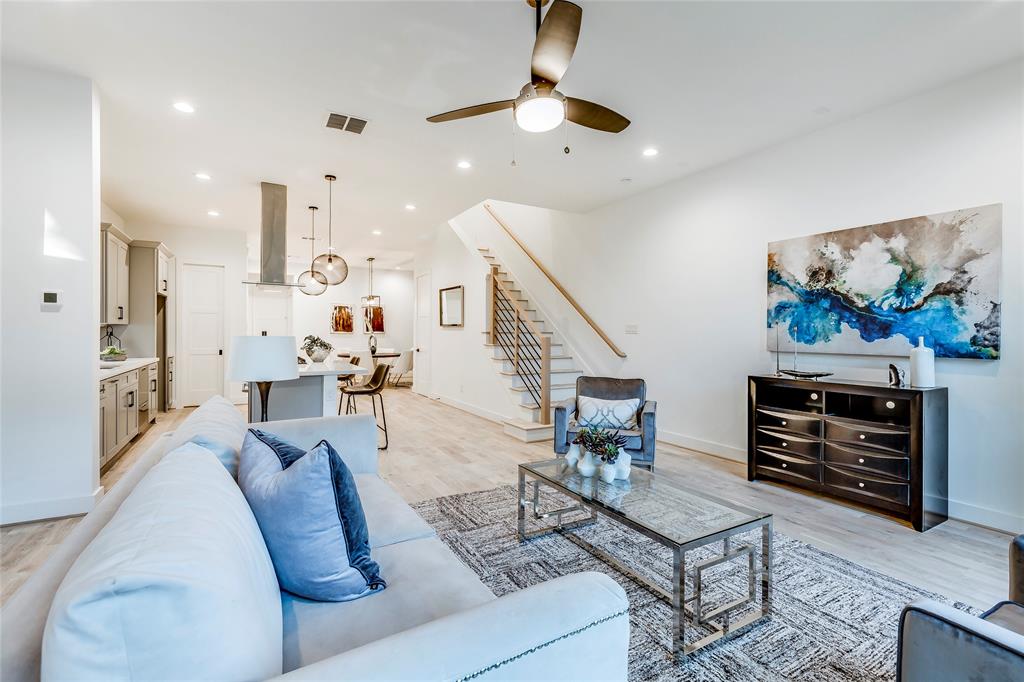 1332 2 BELL Street, Houston, Texas 77019, 3 Bedrooms Bedrooms, 11 Rooms Rooms,2 BathroomsBathrooms,Single-family,For Sale,BELL,68872809