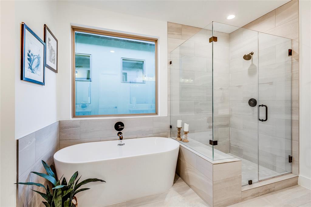 1332 2 BELL Street, Houston, Texas 77019, 3 Bedrooms Bedrooms, 11 Rooms Rooms,2 BathroomsBathrooms,Single-family,For Sale,BELL,68872809