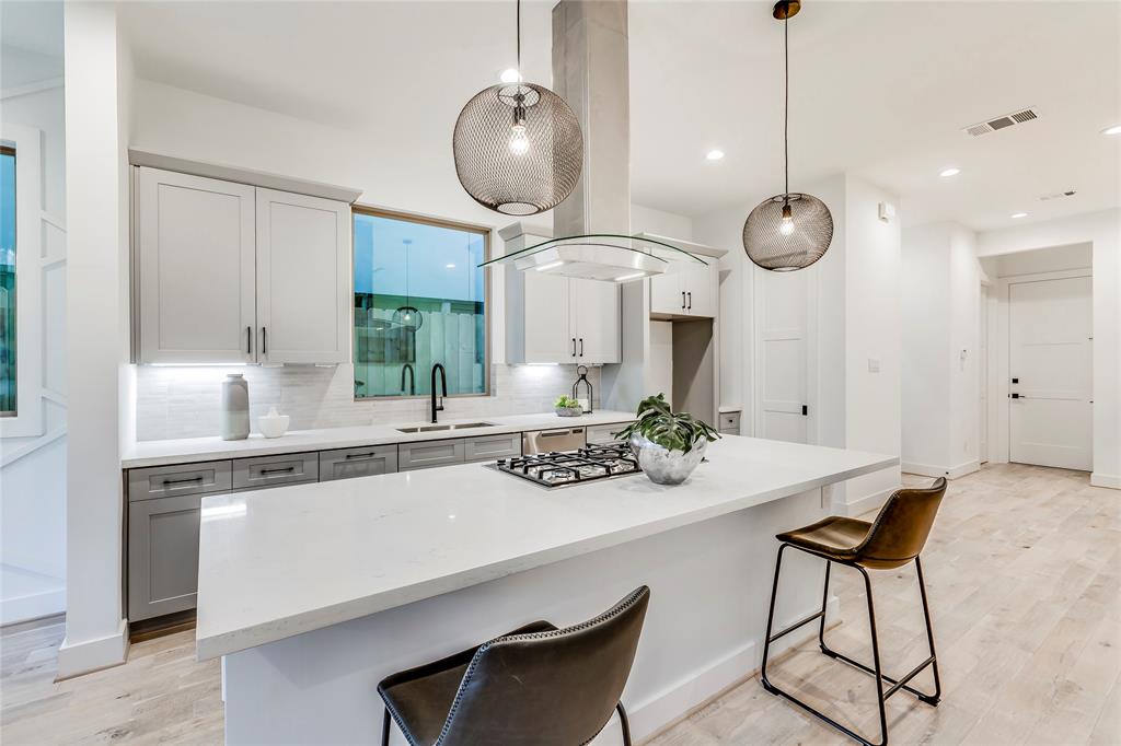 1332 2 BELL Street, Houston, Texas 77019, 3 Bedrooms Bedrooms, 11 Rooms Rooms,2 BathroomsBathrooms,Single-family,For Sale,BELL,68872809