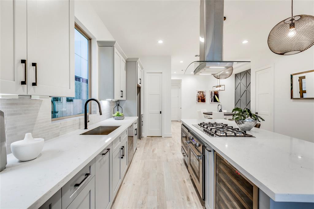 1332 2 BELL Street, Houston, Texas 77019, 3 Bedrooms Bedrooms, 11 Rooms Rooms,2 BathroomsBathrooms,Single-family,For Sale,BELL,68872809