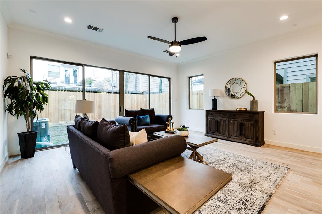 1330 3 BELL Street, Houston, Texas 77019, 4 Bedrooms Bedrooms, 14 Rooms Rooms,3 BathroomsBathrooms,Single-family,For Sale,BELL,80437370