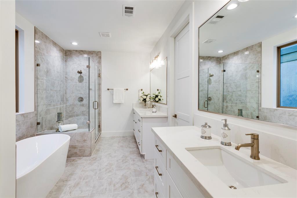 1330 3 BELL Street, Houston, Texas 77019, 4 Bedrooms Bedrooms, 14 Rooms Rooms,3 BathroomsBathrooms,Single-family,For Sale,BELL,80437370