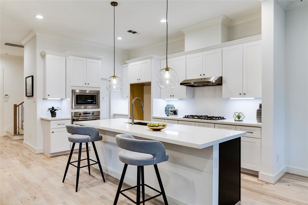 1330 3 BELL Street, Houston, Texas 77019, 4 Bedrooms Bedrooms, 14 Rooms Rooms,3 BathroomsBathrooms,Single-family,For Sale,BELL,80437370