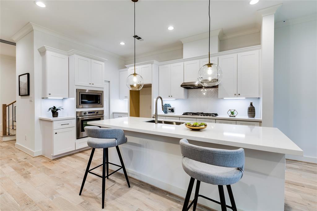 1330 3 BELL Street, Houston, Texas 77019, 4 Bedrooms Bedrooms, 14 Rooms Rooms,3 BathroomsBathrooms,Single-family,For Sale,BELL,80437370