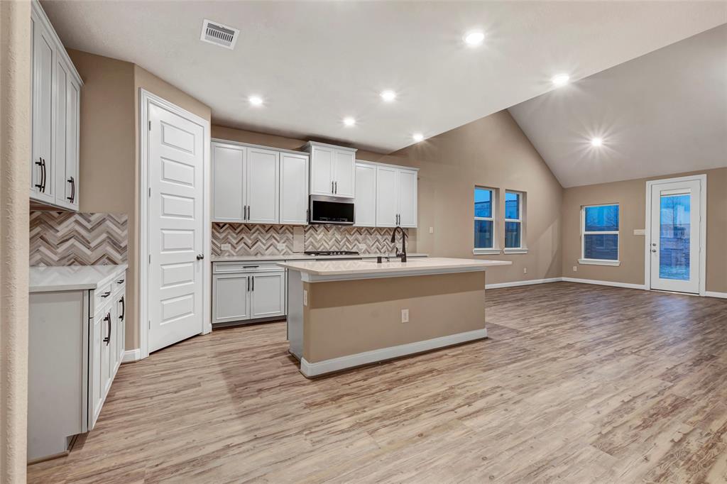 21307 2 Waldenburg Place, Tomball, Texas 77375, 4 Bedrooms Bedrooms, 7 Rooms Rooms,3 BathroomsBathrooms,Single-family,For Sale,Waldenburg,72727647