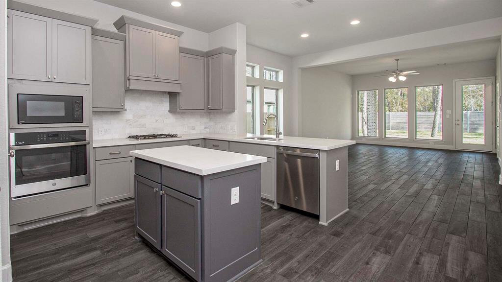 17155 2 Crimson Crest Drive, Conroe, Texas 77302, 4 Bedrooms Bedrooms, 8 Rooms Rooms,3 BathroomsBathrooms,Single-family,For Sale,Crimson Crest,57494366