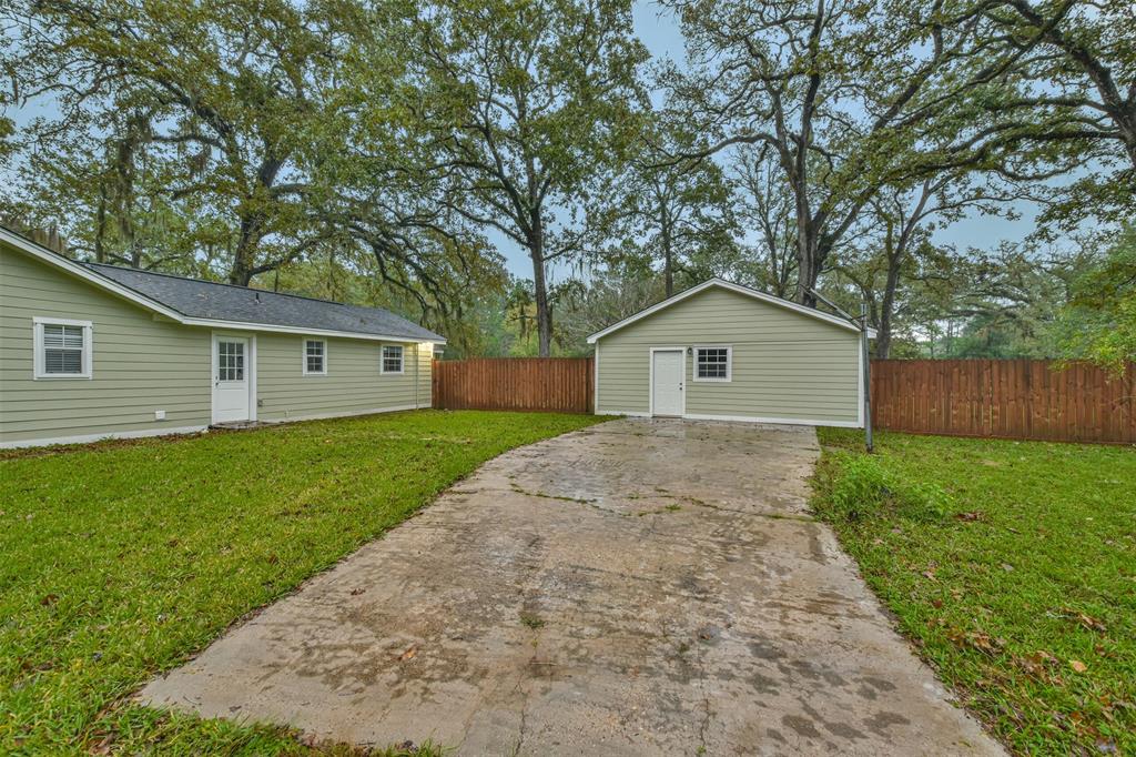 20135 1 Lakeshore Drive, Magnolia, Texas 77355, 3 Bedrooms Bedrooms, 5 Rooms Rooms,2 BathroomsBathrooms,Single-family,For Sale,Lakeshore,12784495