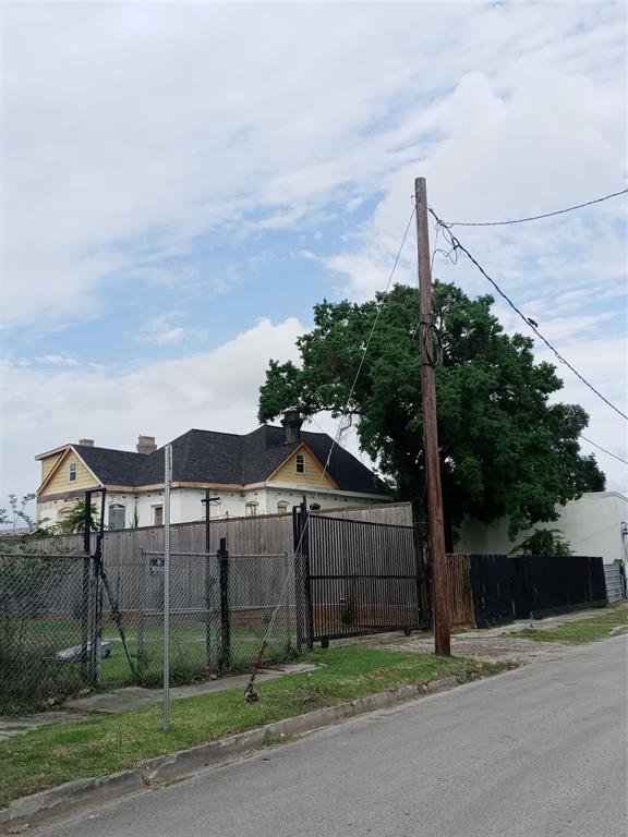 3805 2 Wilmer Street, Houston, Texas 77003, 8 Bedrooms Bedrooms, 12 Rooms Rooms,3 BathroomsBathrooms,Single-family,For Sale,Wilmer,22556803