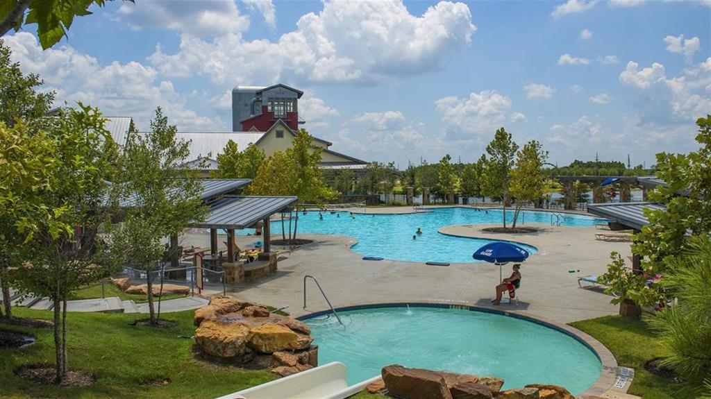 28914 2 Creekside Bend Drive, Fulshear, Texas 77441, 4 Bedrooms Bedrooms, 9 Rooms Rooms,3 BathroomsBathrooms,Single-family,For Sale,Creekside Bend,82115219