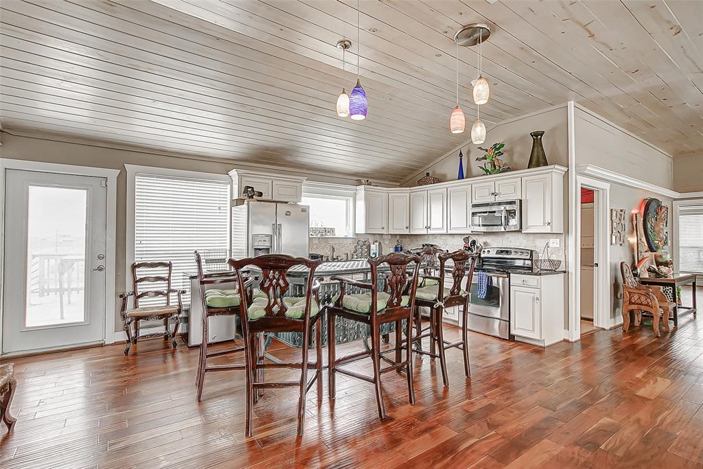 1056 1 Van Sant, Gilchrist, Texas 77617, 3 Bedrooms Bedrooms, 3 Rooms Rooms,2 BathroomsBathrooms,Single-family,For Sale,Van Sant,72739179