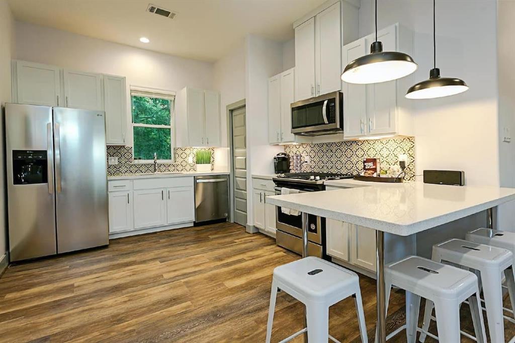 4303 3 Chester Street, Houston, Texas 77007, 8 Bedrooms Bedrooms, 8 Rooms Rooms,8 BathroomsBathrooms,Single-family,For Sale,Chester,64208920