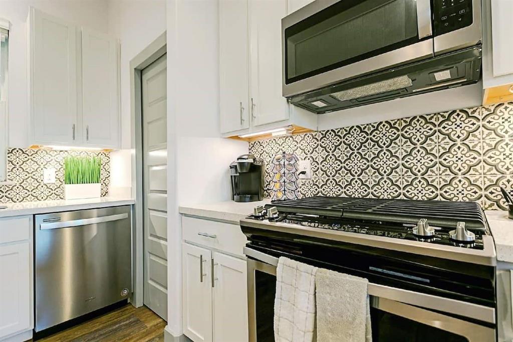 4303 3 Chester Street, Houston, Texas 77007, 8 Bedrooms Bedrooms, 8 Rooms Rooms,8 BathroomsBathrooms,Single-family,For Sale,Chester,64208920