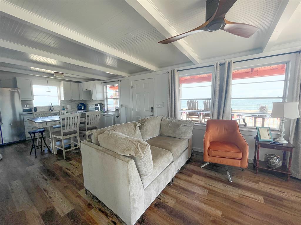 1102 Ebb Tide Drive, Surfside Beach, TX 77541