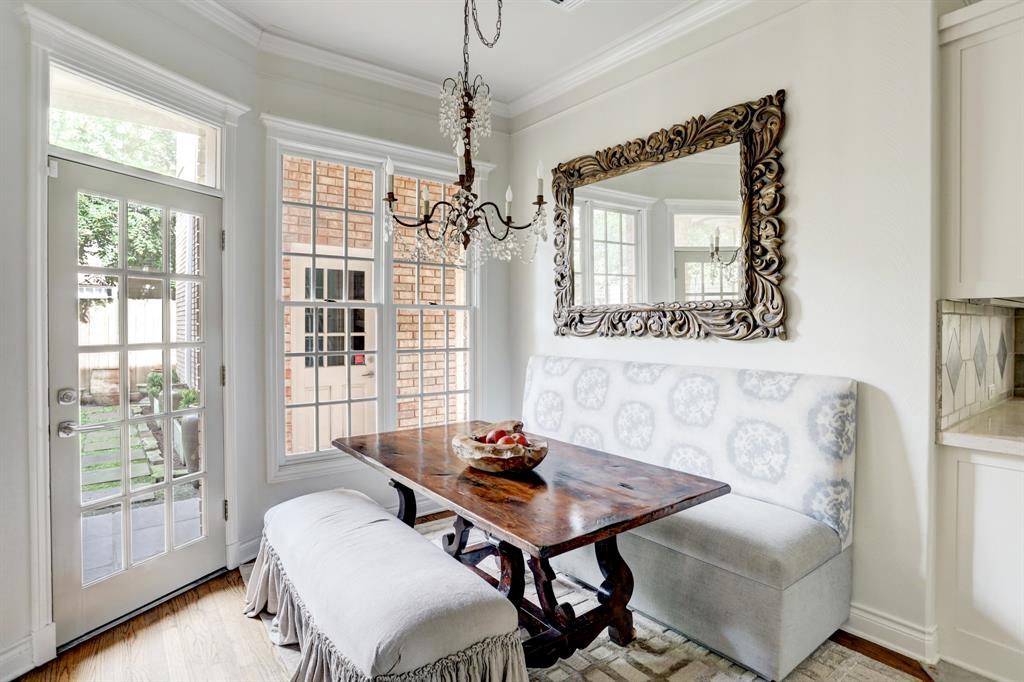 6127 2 Charlotte Street, West University Place, Texas 77005, 4 Bedrooms Bedrooms, 11 Rooms Rooms,3 BathroomsBathrooms,Single-family,For Sale,Charlotte,57163681