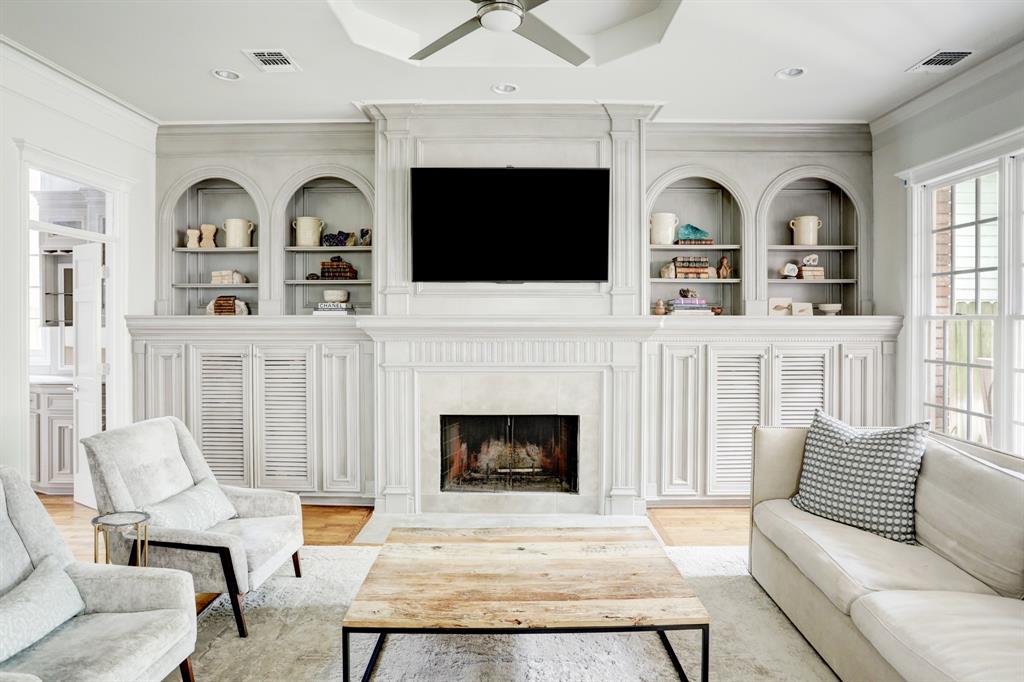 6127 2 Charlotte Street, West University Place, Texas 77005, 4 Bedrooms Bedrooms, 11 Rooms Rooms,3 BathroomsBathrooms,Single-family,For Sale,Charlotte,57163681