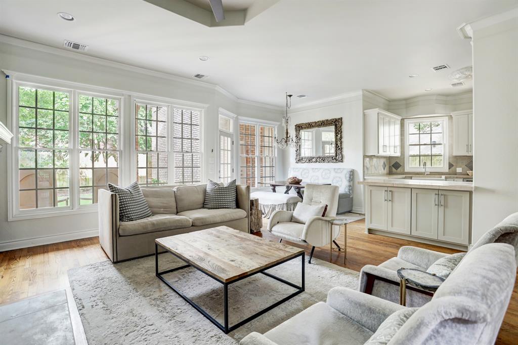 6127 2 Charlotte Street, West University Place, Texas 77005, 4 Bedrooms Bedrooms, 11 Rooms Rooms,3 BathroomsBathrooms,Single-family,For Sale,Charlotte,57163681