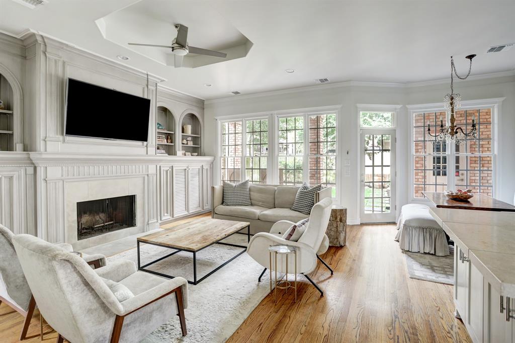 6127 2 Charlotte Street, West University Place, Texas 77005, 4 Bedrooms Bedrooms, 11 Rooms Rooms,3 BathroomsBathrooms,Single-family,For Sale,Charlotte,57163681