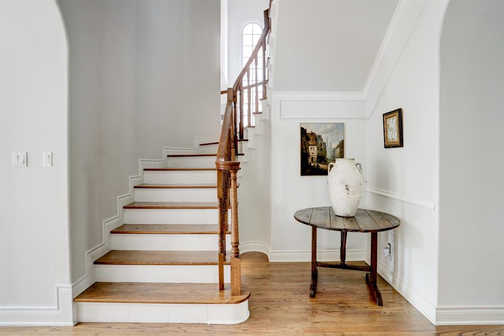 6127 2 Charlotte Street, West University Place, Texas 77005, 4 Bedrooms Bedrooms, 11 Rooms Rooms,3 BathroomsBathrooms,Single-family,For Sale,Charlotte,57163681