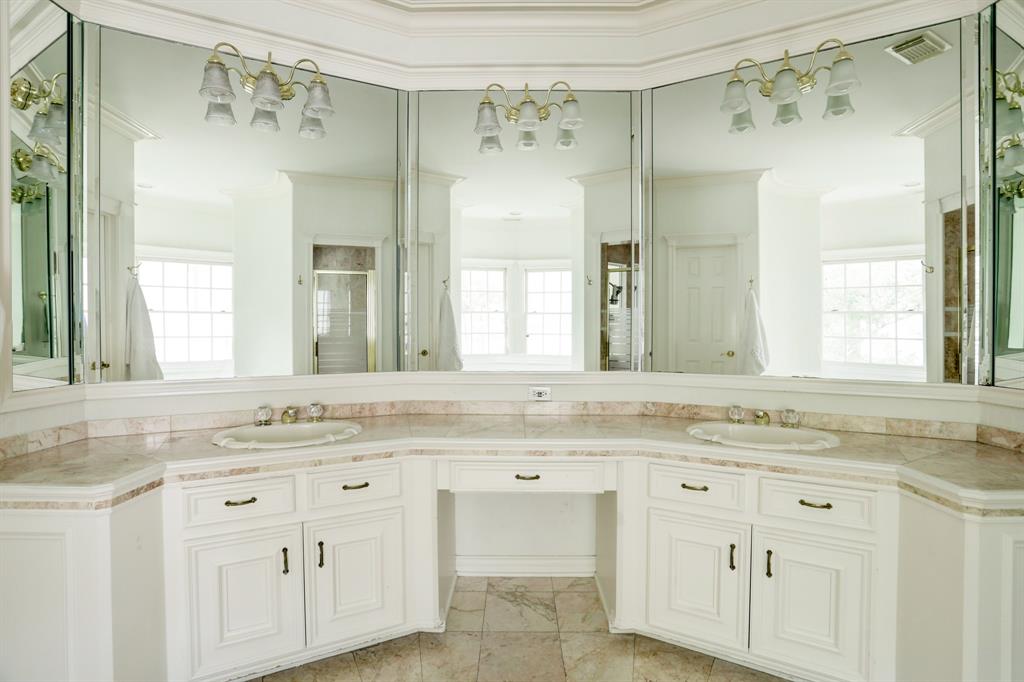6127 2 Charlotte Street, West University Place, Texas 77005, 4 Bedrooms Bedrooms, 11 Rooms Rooms,3 BathroomsBathrooms,Single-family,For Sale,Charlotte,57163681