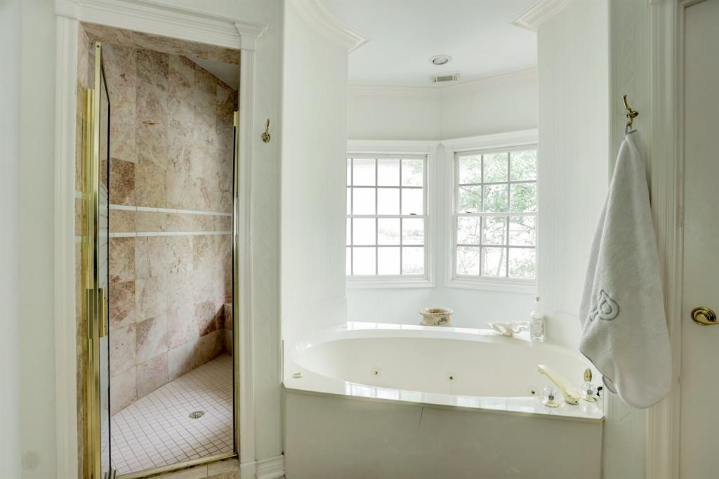 6127 2 Charlotte Street, West University Place, Texas 77005, 4 Bedrooms Bedrooms, 11 Rooms Rooms,3 BathroomsBathrooms,Single-family,For Sale,Charlotte,57163681