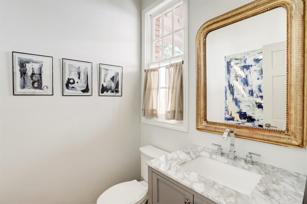 6127 2 Charlotte Street, West University Place, Texas 77005, 4 Bedrooms Bedrooms, 11 Rooms Rooms,3 BathroomsBathrooms,Single-family,For Sale,Charlotte,57163681