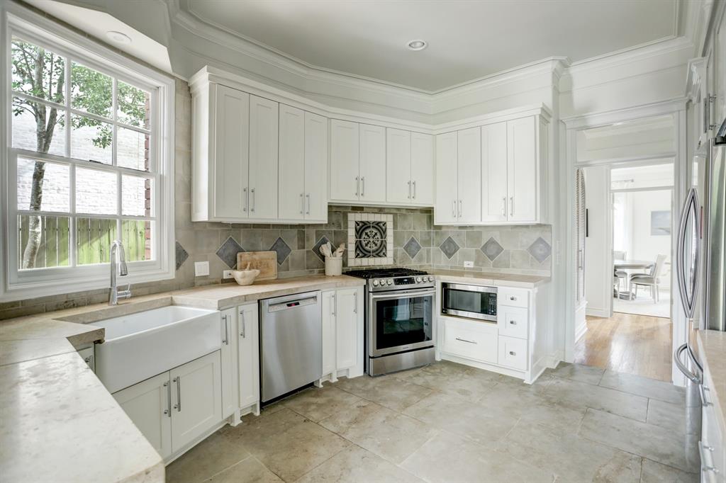 6127 2 Charlotte Street, West University Place, Texas 77005, 4 Bedrooms Bedrooms, 11 Rooms Rooms,3 BathroomsBathrooms,Single-family,For Sale,Charlotte,57163681