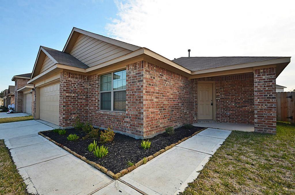 7215 Basque Country Drive Magnolia, Texas $350 OFF for leased signed by August 8.
Traditional style 4 bedroom home in Durango Creek with open concept kitchen. Modern accents throughout, including stainless steel appliances; granite counter-tops and dark stained. Pets are case by case basis.
Once approved, this property qualifies for 1- Payment of a Jetty program option for reduced deposit payment, or 2- Standard full deposit payment fully refundable at move out, per the terms of the lease. Please inquire w/listing agent for more details. All leases participate in HVAC Filter Program $20.00 a month, due with rent. Pets are case by case basis