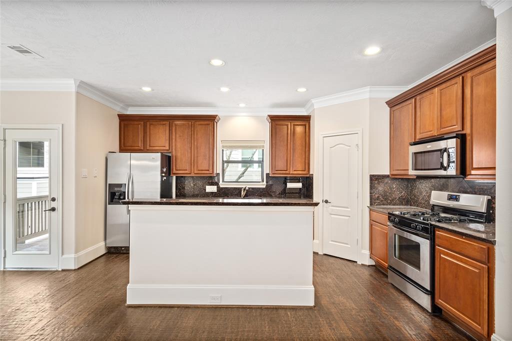 1335 3 Studer Street, Houston, Texas 77007, 3 Bedrooms Bedrooms, 8 Rooms Rooms,2 BathroomsBathrooms,Single-family,For Sale,Studer,78048762
