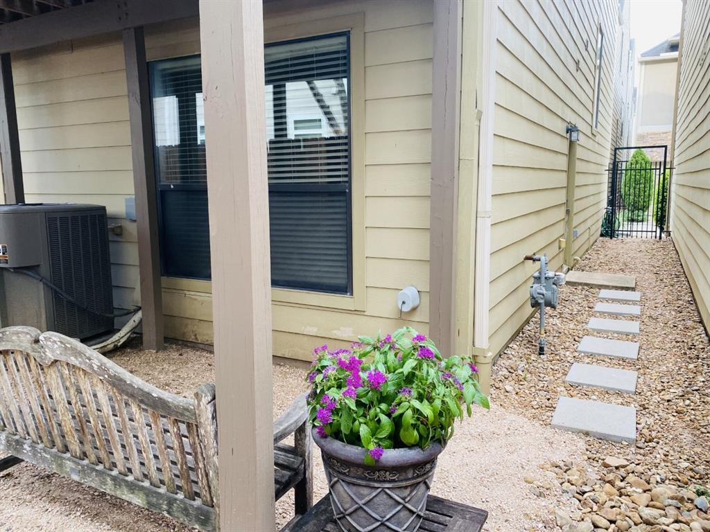 1335 3 Studer Street, Houston, Texas 77007, 3 Bedrooms Bedrooms, 8 Rooms Rooms,2 BathroomsBathrooms,Single-family,For Sale,Studer,78048762