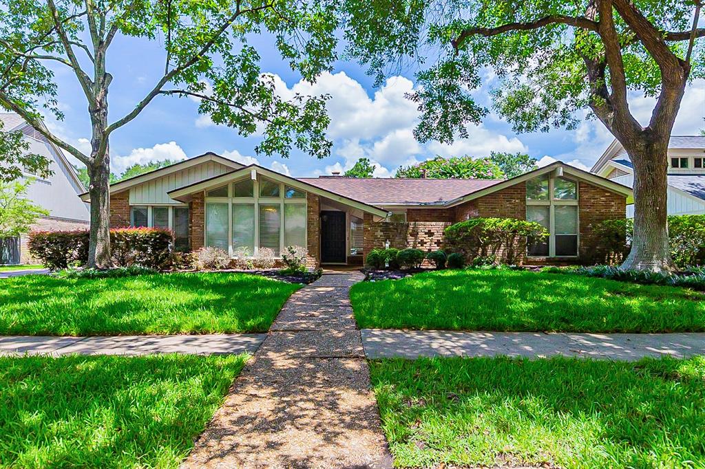 5706 1 Jackwood Street, Houston, Texas 77096, 4 Bedrooms Bedrooms, 4 Rooms Rooms,2 BathroomsBathrooms,Single-family,For Sale,Jackwood,31215147