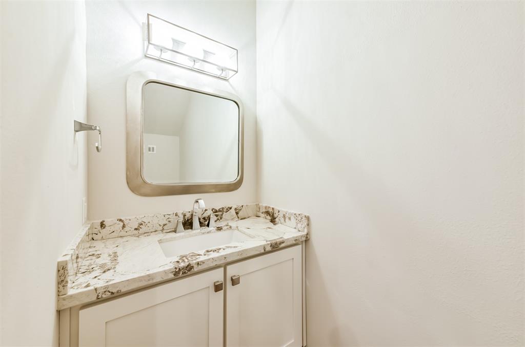 2418 3 Potomac Drive, Houston, Texas 77057, 3 Bedrooms Bedrooms, 8 Rooms Rooms,3 BathroomsBathrooms,Single-family,For Sale,Potomac,69042531