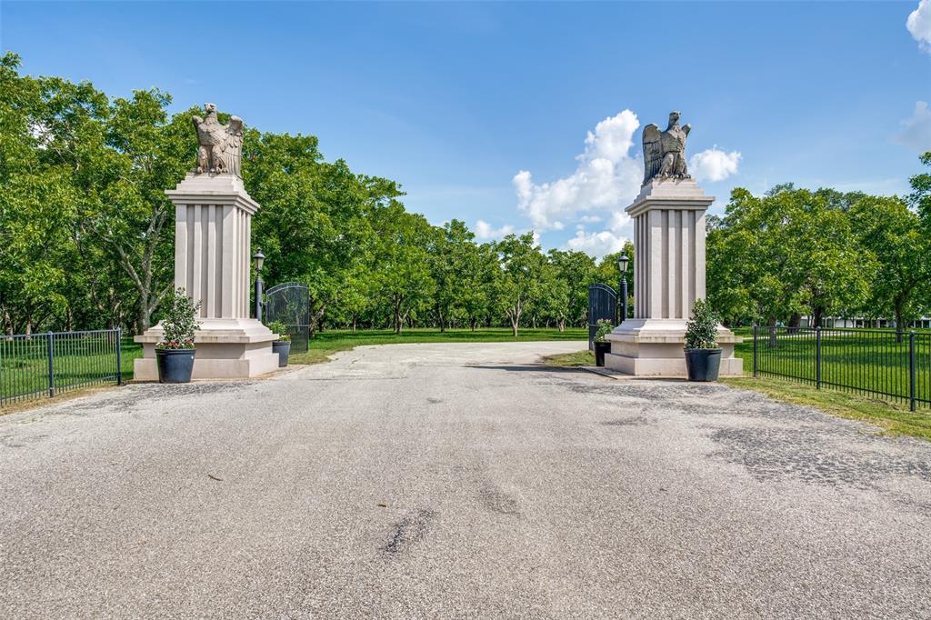 31736 1 Fm 1301, West Columbia, Texas 77486, 2 Bedrooms Bedrooms, 10 Rooms Rooms,3 BathroomsBathrooms,Country Homes/acreage,For Sale,Fm 1301,58783096