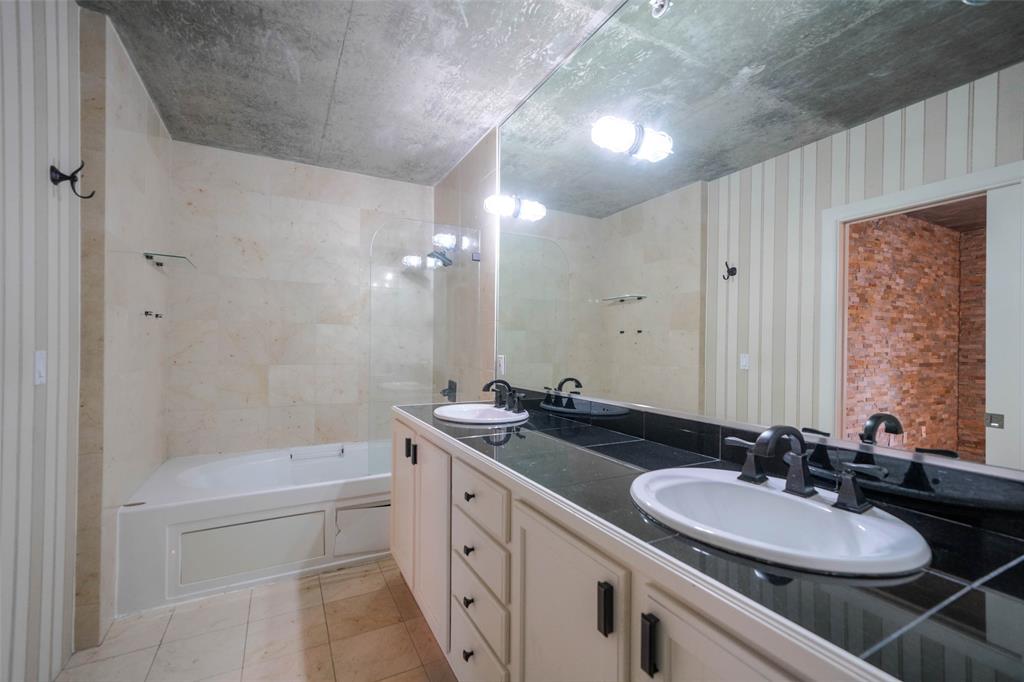 1005 Shepherd Drive, Houston, Texas 77019, 1 Bedroom Bedrooms, 3 Rooms Rooms,1 BathroomBathrooms,Mid/hi-rise Condo,For Sale,RENOIR LOFTS,Shepherd,61399687