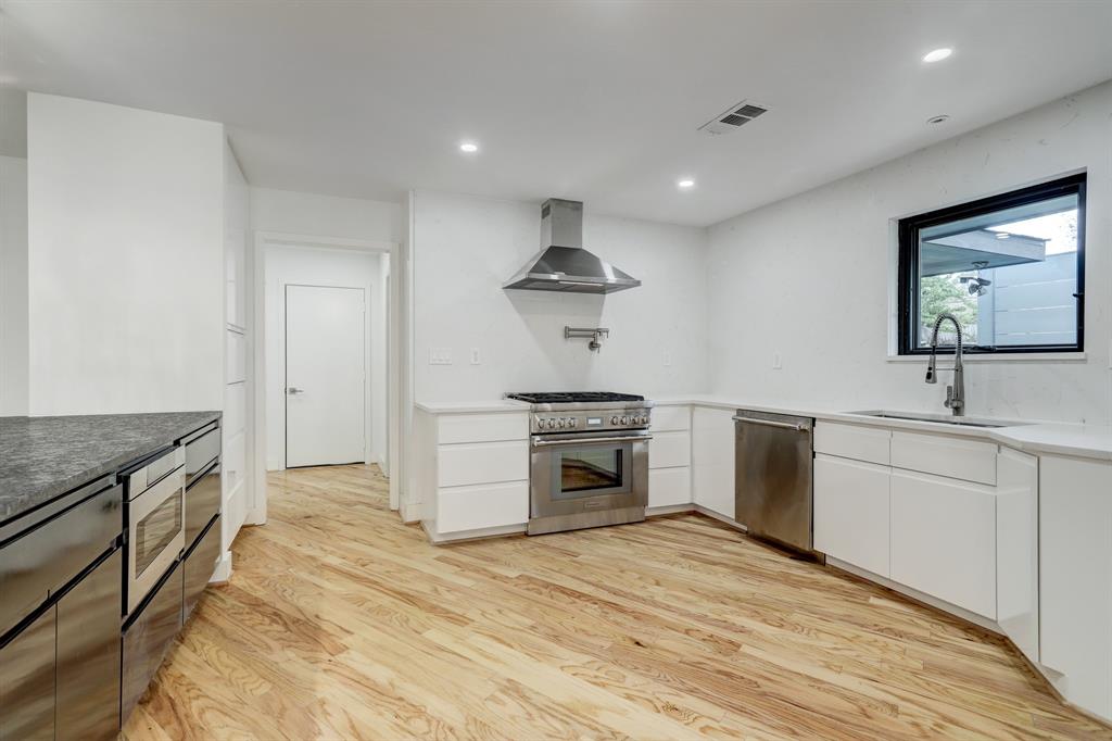 9111 1 Kapri Lane, Houston, Texas 77025, 3 Bedrooms Bedrooms, 6 Rooms Rooms,2 BathroomsBathrooms,Single-family,For Sale,Kapri,64532066