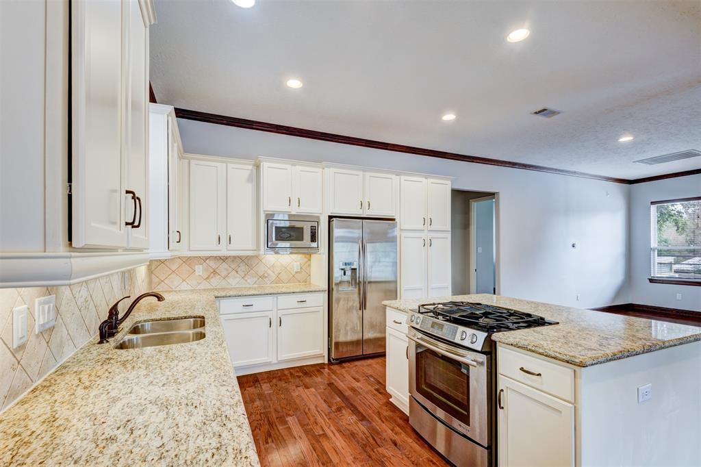 415 2 8th Street, Houston, Texas 77007, 3 Bedrooms Bedrooms, 7 Rooms Rooms,2 BathroomsBathrooms,Single-family,For Sale,8th,80464263