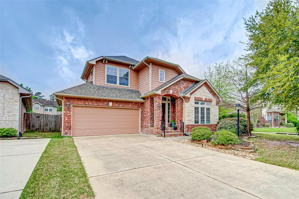 19 Patina Pines Place Woodland, Texas Great neighborhood located close to I-45 and 99. Many restaurants and shopping areas nearby including Hughes Landing, Market Street, Waterway and the Woodlands Mall.
Well maintained home located on a corner lot of Grogan's forest Subdivision.
First floor has wood tile flooring. Kitchen comes with stainless steel appliances.
Island with breakfast bar and granite countertops. Natural light and lots of windows throughout.
Washer, dryer and refrigerator are included.
Primary bedroom located on the 1st floor.
additional bedrooms and game room on 2nd floor.
2 car garage attached
Backyard has a covered patio and it's great for entertaining