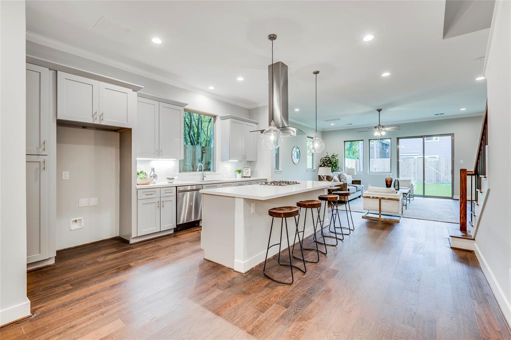 1513 2 CAYWOOD Lane, Houston, Texas 77055, 3 Bedrooms Bedrooms, 11 Rooms Rooms,2 BathroomsBathrooms,Single-family,For Sale,CAYWOOD,82434832