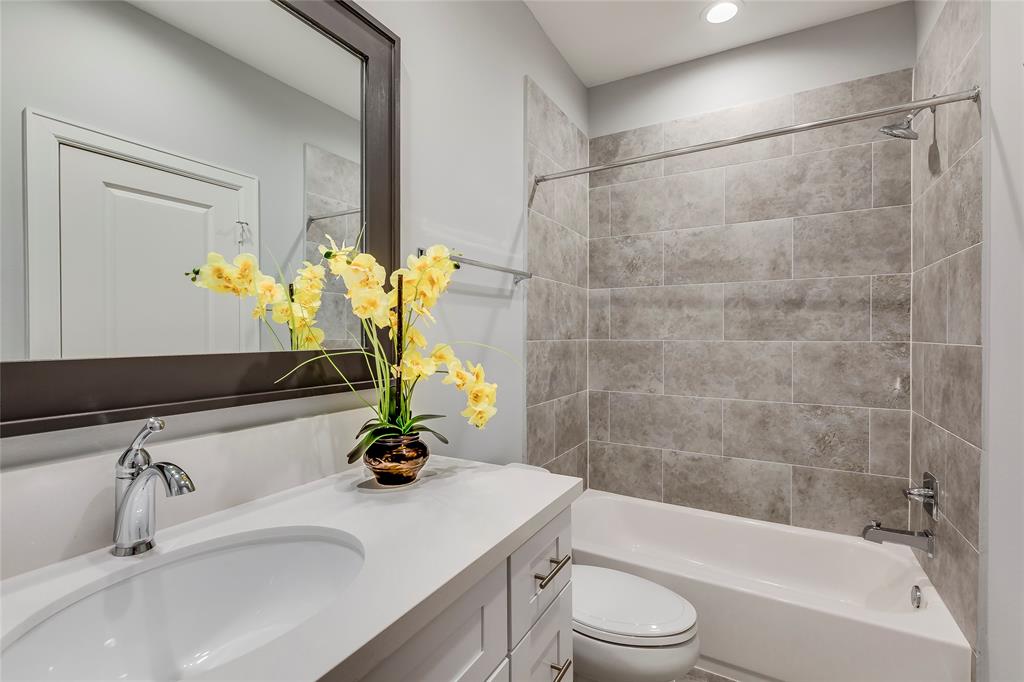 1513 2 CAYWOOD Lane, Houston, Texas 77055, 3 Bedrooms Bedrooms, 11 Rooms Rooms,2 BathroomsBathrooms,Single-family,For Sale,CAYWOOD,56192367