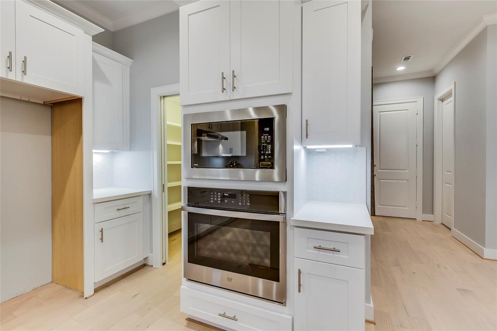 1513 2 CAYWOOD Lane, Houston, Texas 77055, 3 Bedrooms Bedrooms, 11 Rooms Rooms,2 BathroomsBathrooms,Single-family,For Sale,CAYWOOD,56192367
