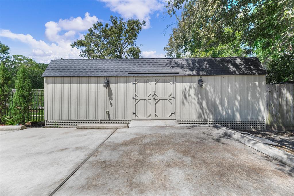 1613 Sam Houston Street