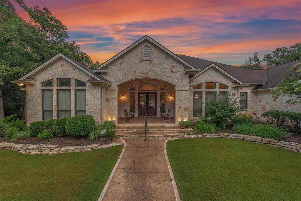 6255 Los Robles DR, College Station, TX 77845