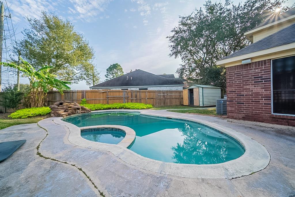 3603 2 Oak Hollow Drive, Pearland, Texas 77581, 5 Bedrooms Bedrooms, 5 Rooms Rooms,2 BathroomsBathrooms,Single-family,For Sale,Oak Hollow,9784773