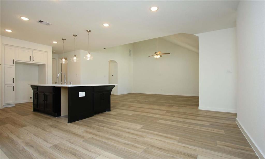 306 2 Highland Bayou Drive, Conroe, Texas 77304, 3 Bedrooms Bedrooms, 7 Rooms Rooms,2 BathroomsBathrooms,Single-family,For Sale,Highland Bayou,71151926