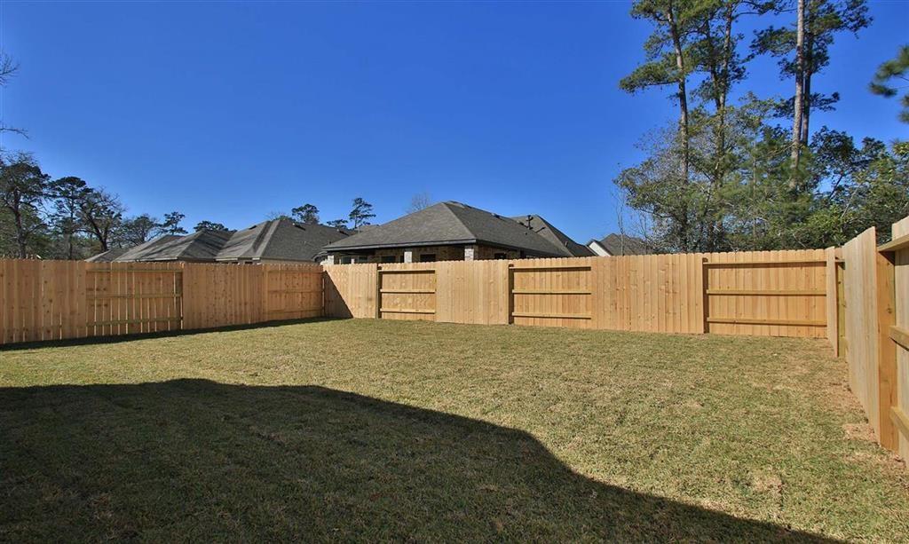 306 2 Highland Bayou Drive, Conroe, Texas 77304, 3 Bedrooms Bedrooms, 7 Rooms Rooms,2 BathroomsBathrooms,Single-family,For Sale,Highland Bayou,71151926