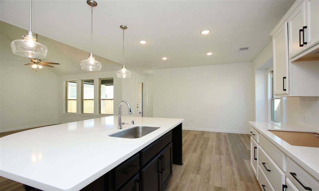 306 2 Highland Bayou Drive, Conroe, Texas 77304, 3 Bedrooms Bedrooms, 7 Rooms Rooms,2 BathroomsBathrooms,Single-family,For Sale,Highland Bayou,71151926