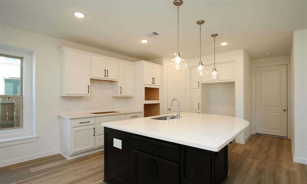 306 2 Highland Bayou Drive, Conroe, Texas 77304, 3 Bedrooms Bedrooms, 7 Rooms Rooms,2 BathroomsBathrooms,Single-family,For Sale,Highland Bayou,71151926
