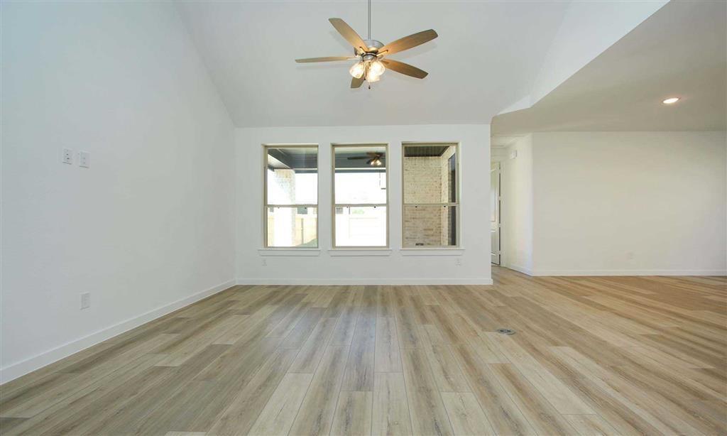 306 2 Highland Bayou Drive, Conroe, Texas 77304, 3 Bedrooms Bedrooms, 7 Rooms Rooms,2 BathroomsBathrooms,Single-family,For Sale,Highland Bayou,71151926