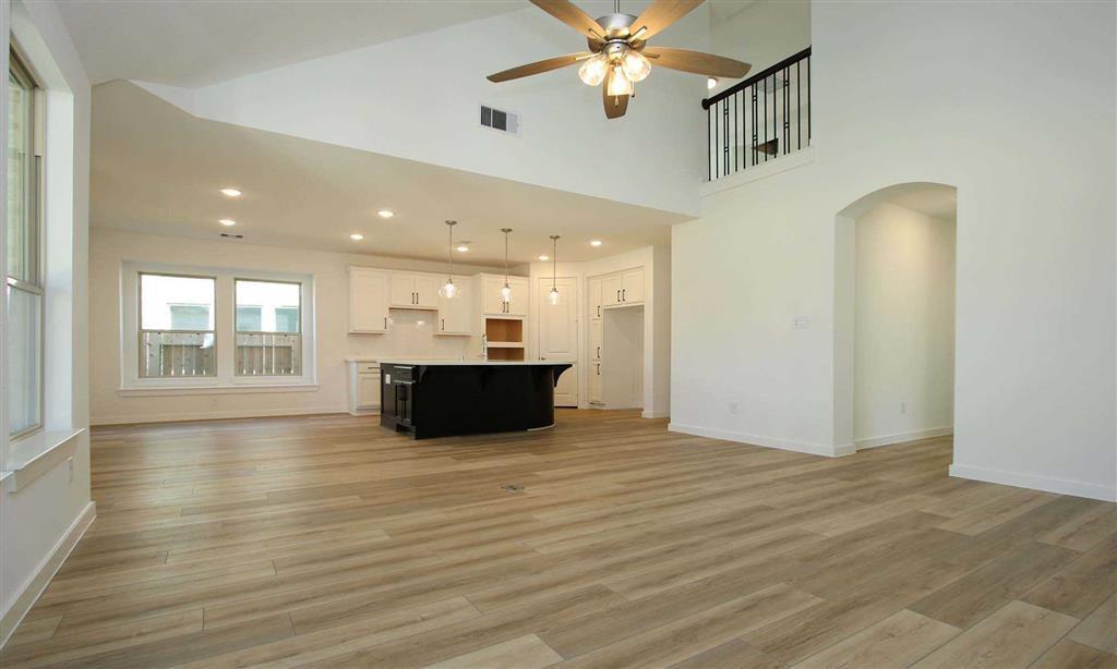 306 2 Highland Bayou Drive, Conroe, Texas 77304, 3 Bedrooms Bedrooms, 7 Rooms Rooms,2 BathroomsBathrooms,Single-family,For Sale,Highland Bayou,71151926
