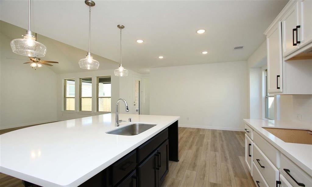 306 2 Highland Bayou Drive, Conroe, Texas 77304, 3 Bedrooms Bedrooms, 7 Rooms Rooms,2 BathroomsBathrooms,Single-family,For Sale,Highland Bayou,71151926