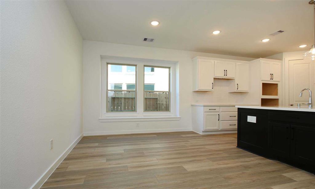 306 2 Highland Bayou Drive, Conroe, Texas 77304, 3 Bedrooms Bedrooms, 7 Rooms Rooms,2 BathroomsBathrooms,Single-family,For Sale,Highland Bayou,71151926